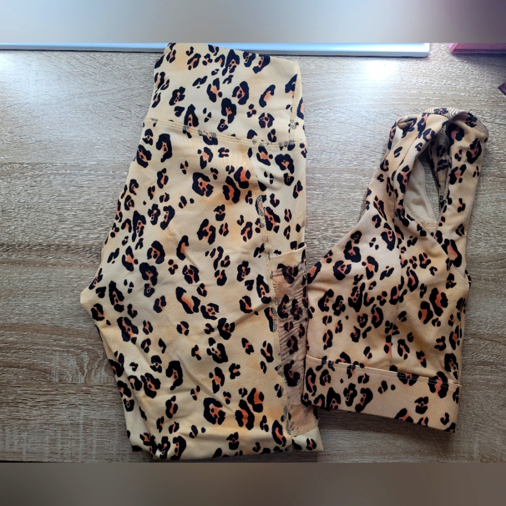 Fabletics Leopard set